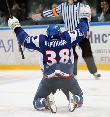 17 октября 2012 года. Орск. Регулярный чемпионат ВХЛ. "Южный Урал" — "Локомотив" — 1:0 17 октября 2012 года. Орск. Регулярный чемпионат ВХЛ. "Южный Урал" — "Локомотив" — 1:0