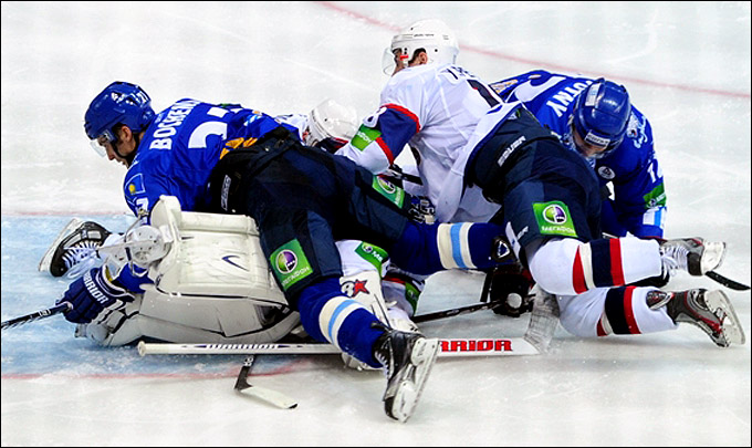 12 января 2012 года. Астана. Регулярный чемпионат КХЛ. "Барыс" — "Сибирь" — 1:2 12 января 2012 года. Астана. Регулярный чемпионат КХЛ. "Барыс" — "Сибирь" — 1:2