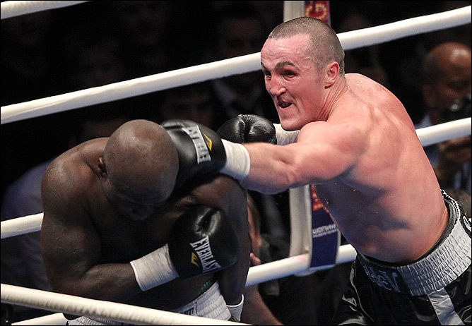 4 ноября 2011 года. Москва. Поединок за титул чемпиона мира по версии WBA в первом тяжелом весе между Денисом Лебедевым (Россия) и Джеймсом Тони (США) 4 ноября 2011 года. Москва. Поединок за титул чемпиона мира по версии WBA в первом тяжелом весе между Денисом Лебедевым (Россия) и Джеймсом Тони (США)
