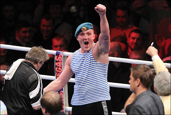 4 ноября 2011 года. Москва. Поединок за титул чемпиона мира по версии WBA в первом тяжелом весе между Денисом Лебедевым (Россия) и Джеймсом Тони (США) 4 ноября 2011 года. Москва. Поединок за титул чемпиона мира по версии WBA в первом тяжелом весе между Денисом Лебедевым (Россия) и Джеймсом Тони (США)