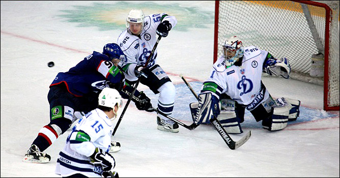 5 ноября 2011 года. Новосибирск. Регулярный чемпионат КХЛ. "Сибирь" — "Динамо" (Москва) – 1:2 5 ноября 2011 года. Новосибирск. Регулярный чемпионат КХЛ. "Сибирь" — "Динамо" (Москва) – 1:2