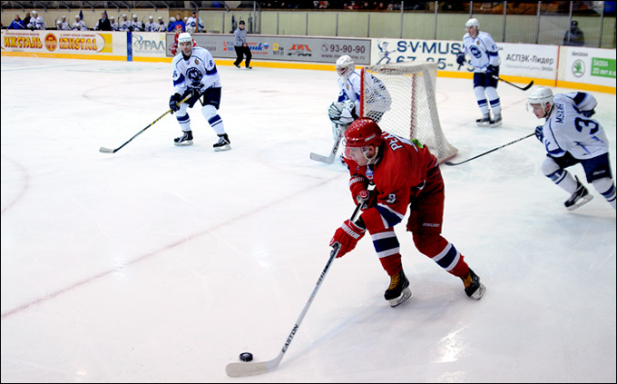 25 января 2013 года. Ижевск. Регулярный чемпионат ВХЛ. "Ижсталь" — ХК "Рязань" — 3:2 25 января 2013 года. Ижевск. Регулярный чемпионат ВХЛ. "Ижсталь" — ХК "Рязань" — 3:2