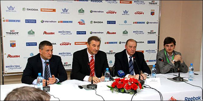 1 апреля 2010 года. Смоленск. Пресс-конференция президента ФХР Владислава Третьяка. 1 апреля 2010 года. Смоленск. Пресс-конференция президента ФХР Владислава Третьяка.