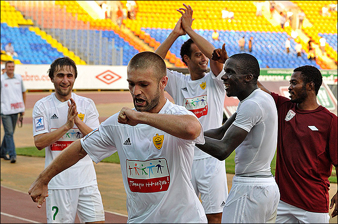 "Анжи" громит "Рубин" "Анжи" громит "Рубин"