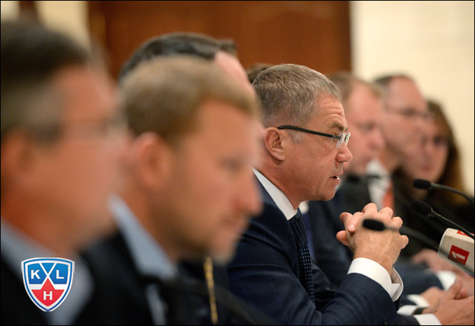 Пресс-конференция, посвященная открытию шестого сезона КХЛ. Медведев: отступать некуда, позади — Сочи Пресс-конференция, посвященная открытию шестого сезона КХЛ. Медведев: отступать некуда, позади — Сочи