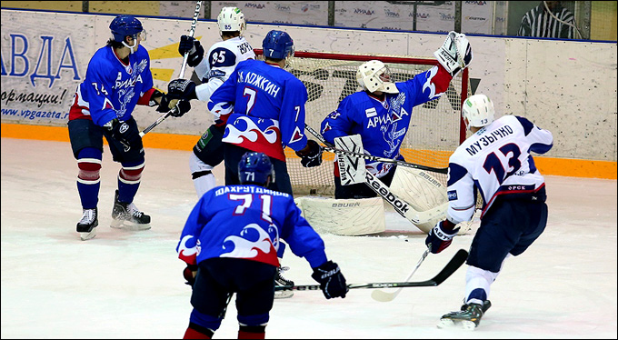 25 ноября 2012 года. Волжск. Регулярный чемпионат ВХЛ. "Ариада-Акпарс" — "Южный Урал" — 2:0 25 ноября 2012 года. Волжск. Регулярный чемпионат ВХЛ. "Ариада-Акпарс" — "Южный Урал" — 2:0
