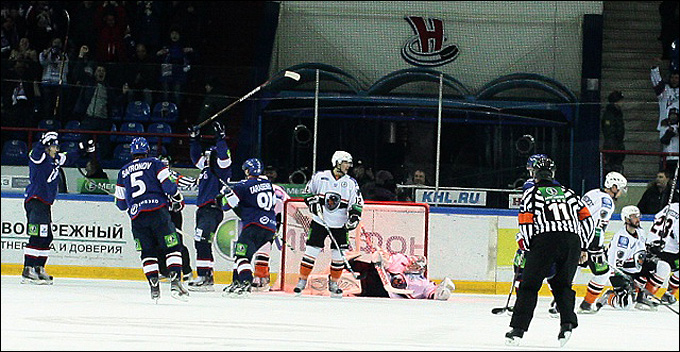 6 января 2012 года. Новосибирск. Регулярный чемпионат КХЛ. "Сибирь" — "Лев" — 4:2 6 января 2012 года. Новосибирск. Регулярный чемпионат КХЛ. "Сибирь" — "Лев" — 4:2