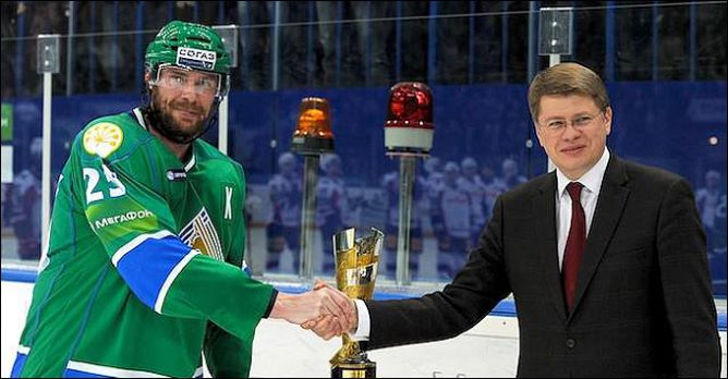 5 апреля 2011 года. Уфа. Плей-офф КХЛ. 1/2 финала. "Салават Юлаев" — "Металлург" Мг — 1:0. 5 апреля 2011 года. Уфа. Плей-офф КХЛ. 1/2 финала. "Салават Юлаев" — "Металлург" Мг — 1:0.
