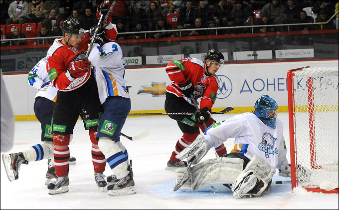 21 декабря 2012 года. Донецк. Регулярный чемпионат КХЛ. "Донбасс" — "Барыс" — 2:4 21 декабря 2012 года. Донецк. Регулярный чемпионат КХЛ. "Донбасс" — "Барыс" — 2:4
