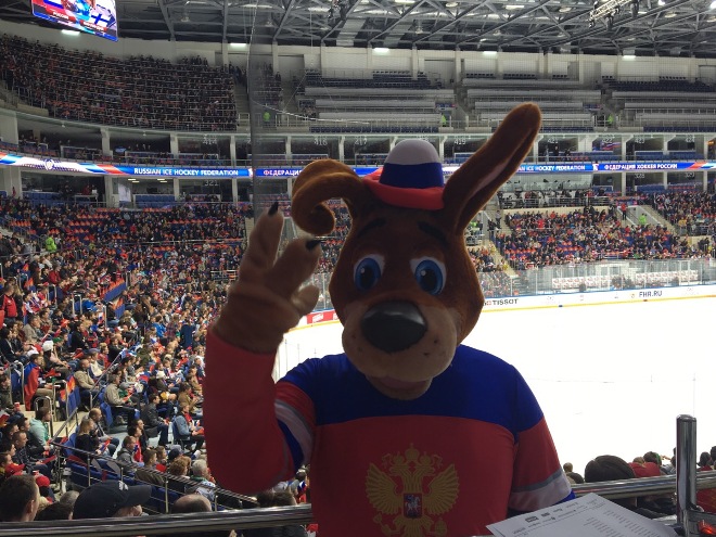 Маскот на трибунах Маскот на трибунах