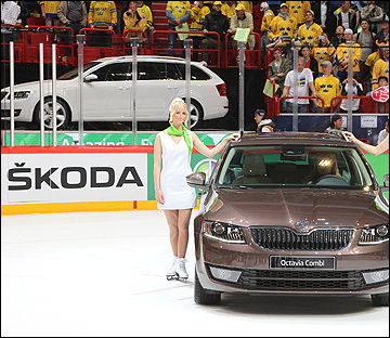 В апреле 1991 года, вступив в концерн Volkswagen, ŠKODA стала официальным спонсором чемпионатов мира по хоккею В апреле 1991 года, вступив в концерн Volkswagen, ŠKODA стала официальным спонсором чемпионатов мира по хоккею