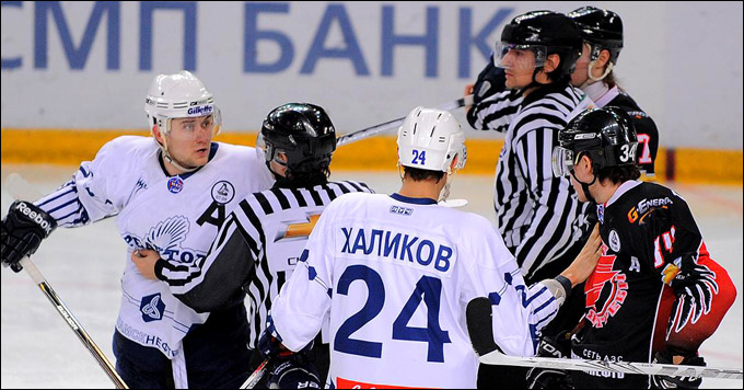 16 марта 2012 года. Омск. Плей-офф чемпионата МХЛ. 1/8 финала. "Омские Ястребы" — "Реактор" — 5:1 16 марта 2012 года. Омск. Плей-офф чемпионата МХЛ. 1/8 финала. "Омские Ястребы" — "Реактор" — 5:1