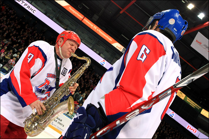 9 ноября 2011 года. Ярославль. Товарищеский матч. Ветераны "Локомотива" — "Звезды России" 9 ноября 2011 года. Ярославль. Товарищеский матч. Ветераны "Локомотива" — "Звезды России"