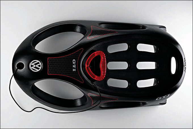 Volkswagen GTI Crazy Bob – лучшие (и уж точно самые красивые) сани, сделанные из специальной пластмассы. Их может приобрести любой желающий. Volkswagen GTI Crazy Bob – лучшие (и уж точно самые красивые) сани, сделанные из специальной пластмассы. Их может приобрести любой желающий.