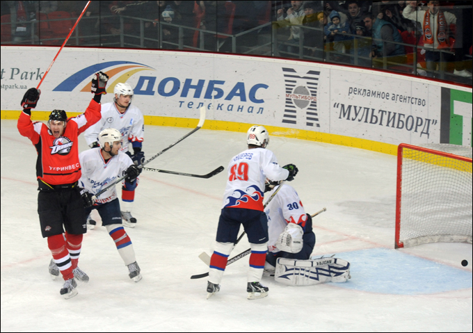21 января 2012 года. Донецк. Регулярный чемпионат ВХЛ. "Донбасс" — "Ариада-Акпарс" — 3:5 21 января 2012 года. Донецк. Регулярный чемпионат ВХЛ. "Донбасс" — "Ариада-Акпарс" — 3:5