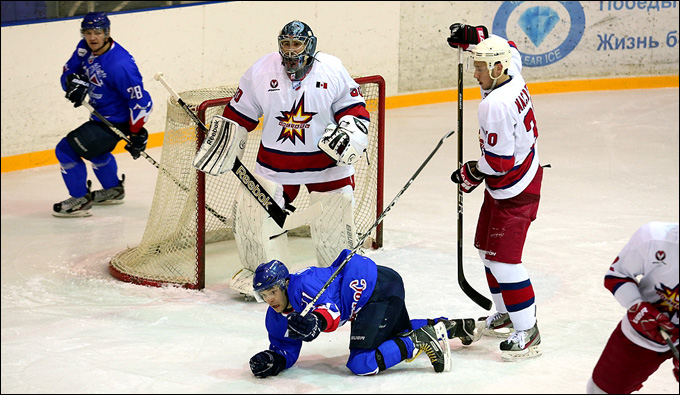21 декабря 2012 года. Волжск. Регулярный чемпионат ВХЛ. "Ариада-Акпарс" — "Ижсталь" — 7:1 21 декабря 2012 года. Волжск. Регулярный чемпионат ВХЛ. "Ариада-Акпарс" — "Ижсталь" — 7:1