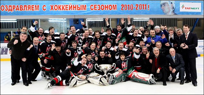 10 апреля 2011 года. Альметьевск. Плей-офф ВХЛ. 1/2 финала. "Нефтяник" — "Дизель" — 5:1. 10 апреля 2011 года. Альметьевск. Плей-офф ВХЛ. 1/2 финала. "Нефтяник" — "Дизель" — 5:1.