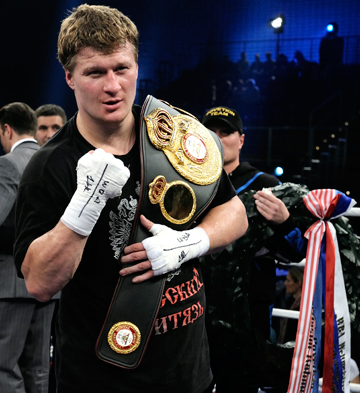 Александр Поветкин с чемпионским поясом. Александр Поветкин с чемпионским поясом.
