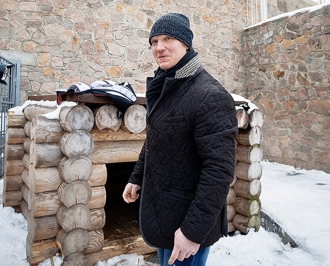 Константин Панов с воспитанниками спортивной школы «Трактор» передал подарки от клуба подопечному Алтыну Константин Панов с воспитанниками спортивной школы «Трактор» передал подарки от клуба подопечному Алтыну