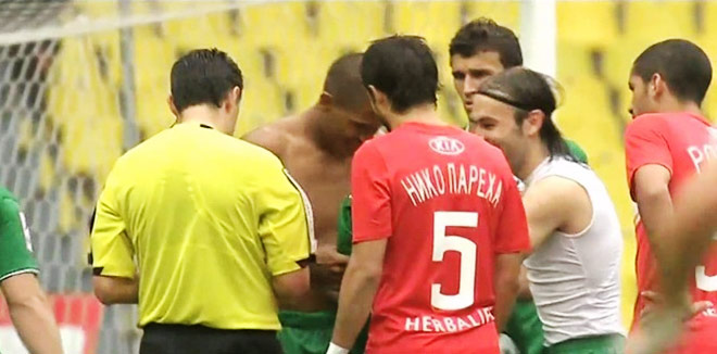 В 2012 году Рондон и Натхо в перерыве матча со «Спартаком» нацепили майки… друг друга В 2012 году Рондон и Натхо в перерыве матча со «Спартаком» нацепили майки… друг друга