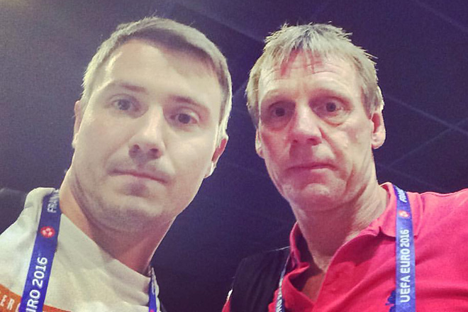 Владимир Стогниенко и бывший защитник сборной Англии Стюарт Пирс Владимир Стогниенко и бывший защитник сборной Англии Стюарт Пирс