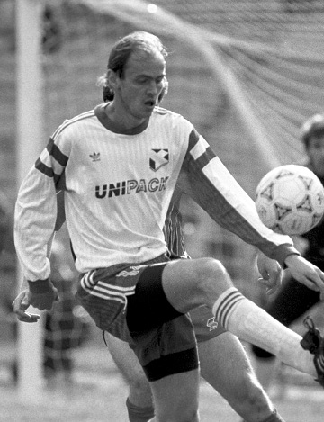26 сентября 1992. Спартак – Динамо — 4:3. С мячом Виктор Онопко 26 сентября 1992. Спартак – Динамо — 4:3. С мячом Виктор Онопко