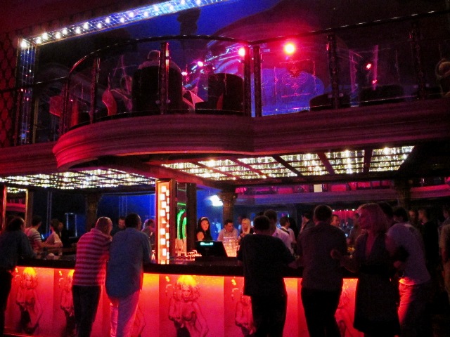 studio 69, слева стрипклуб studio 69, слева стрипклуб
