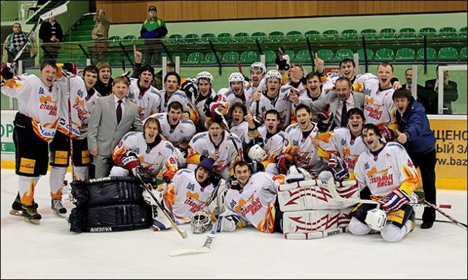 13 апреля 2011 года. Уфа. Плей-офф МХЛ. Финал. "Толпар" — "Стальные Лисы" — 5:6. 13 апреля 2011 года. Уфа. Плей-офф МХЛ. Финал. "Толпар" — "Стальные Лисы" — 5:6.
