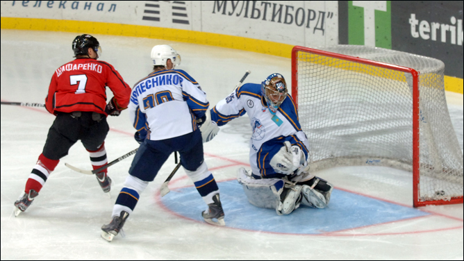 14 ноября 2011 года. Донецк. Регулярный чемпионат ВХЛ. "Донбасс" — "Казцинк-Торпедо" — 8:3 14 ноября 2011 года. Донецк. Регулярный чемпионат ВХЛ. "Донбасс" — "Казцинк-Торпедо" — 8:3