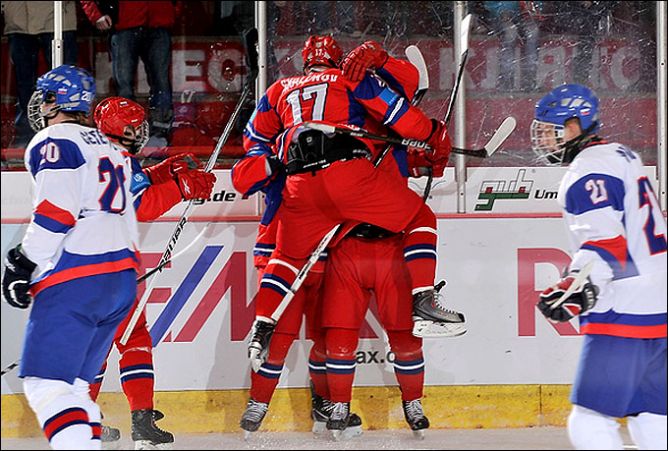 14 апреля 2011 года. Криммитшау. Чемпионат мира среди юниоров. Россия — Словакия — 8:2. 14 апреля 2011 года. Криммитшау. Чемпионат мира среди юниоров. Россия — Словакия — 8:2.