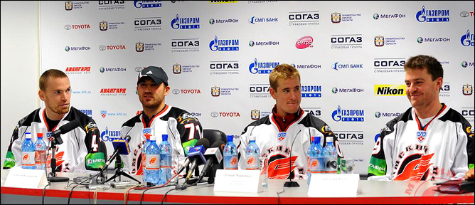Тренировка "Авангарда" 11.08.2010. Фото 06. Тренировка "Авангарда" 11.08.2010. Фото 06.