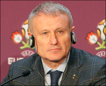 "Украине было намного сложнее сохранить за собой право на проведение чемпионата Европы по футболу 2012 года, чем получить его", "Украине было намного сложнее сохранить за собой право на проведение чемпионата Европы по футболу 2012 года, чем получить его",