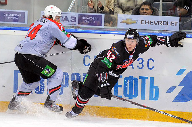 16 ноября 2011 года. Омск. Регулярный чемпионат КХЛ. "Авангард" — "Металлург" (Новокузнецк) – 1:2 16 ноября 2011 года. Омск. Регулярный чемпионат КХЛ. "Авангард" — "Металлург" (Новокузнецк) – 1:2
