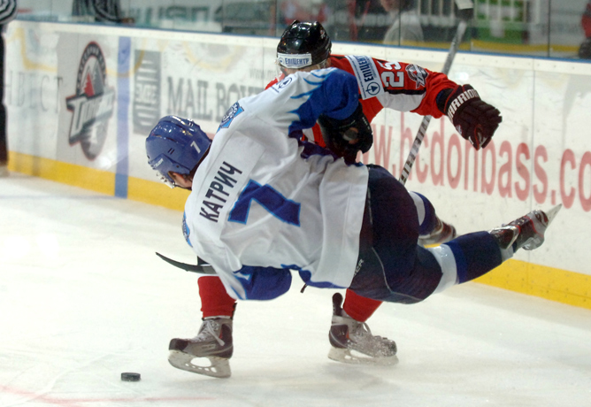16 ноября 2011 года. Чемпионат Украины ПХЛ. "Донбасс-2" — "Сокол" — 1:2. 16 ноября 2011 года. Чемпионат Украины ПХЛ. "Донбасс-2" — "Сокол" — 1:2.