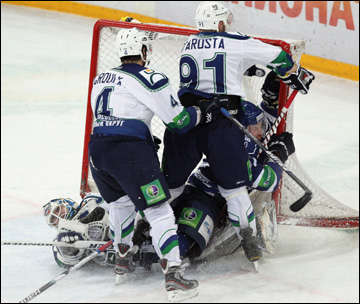 18 января 2012 года. Лужники. Регулярный чемпионат КХЛ. "Динамо" (Москва) — "Югра" — 3:2 18 января 2012 года. Лужники. Регулярный чемпионат КХЛ. "Динамо" (Москва) — "Югра" — 3:2