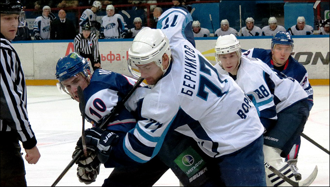 4 ноября 2012 года. Орск. Регулярный чемпионат ВХЛ. "Южный Урал" — "Буран" — 3:2 4 ноября 2012 года. Орск. Регулярный чемпионат ВХЛ. "Южный Урал" — "Буран" — 3:2