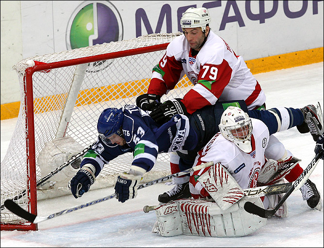 8 декабря 2011 года. Лужники. Регулярный чемпионат КХЛ. "Динамо" (Москва) – "Витязь" — 3:2 8 декабря 2011 года. Лужники. Регулярный чемпионат КХЛ. "Динамо" (Москва) – "Витязь" — 3:2