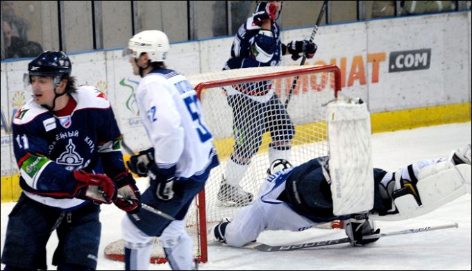 31 января 2013 года. Саров. Регулярный чемпионат ВХЛ. ХК "Саров" — ХК ВМФ — 3:1 31 января 2013 года. Саров. Регулярный чемпионат ВХЛ. ХК "Саров" — ХК ВМФ — 3:1