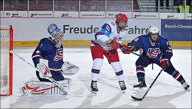 17 апреля 2011 года. Криммитшау. Чемпионат мира среди юниоров. США — Россия — 4:3. 17 апреля 2011 года. Криммитшау. Чемпионат мира среди юниоров. США — Россия — 4:3.
