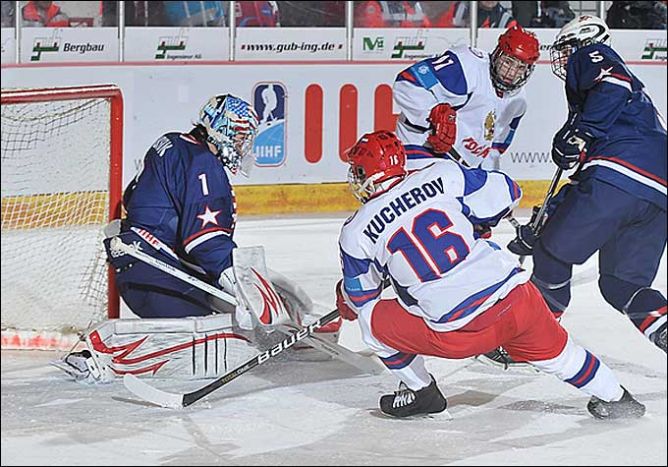17 апреля 2011 года. Криммитшау. Чемпионат мира среди юниоров. США — Россия — 4:3. 17 апреля 2011 года. Криммитшау. Чемпионат мира среди юниоров. США — Россия — 4:3.