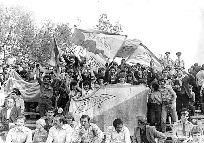 Болельщики «Зенита» в 1984 году Болельщики «Зенита» в 1984 году