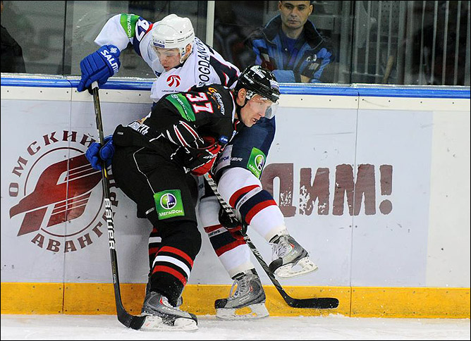 18 ноября 2011 года. Омск. Регулярный чемпионат КХЛ. "Авангард" — "Сибирь" — 2:1 18 ноября 2011 года. Омск. Регулярный чемпионат КХЛ. "Авангард" — "Сибирь" — 2:1