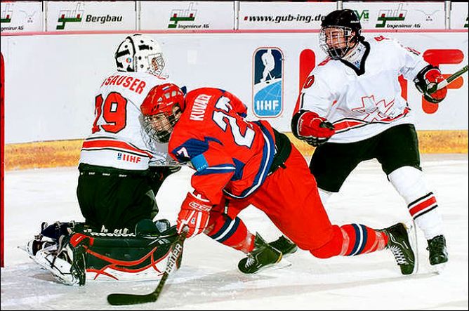 19 апреля 2011 года. Криммитшау. Чемпионат мира U-18. Россия – Швейцария – 8:3. 19 апреля 2011 года. Криммитшау. Чемпионат мира U-18. Россия – Швейцария – 8:3.