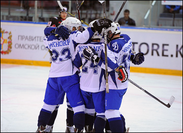 18 августа 2012 года. Омск. Кубок Мира. "Омские Ястребы" (Омск) — "Динамо-Шинник" — 1:2 18 августа 2012 года. Омск. Кубок Мира. "Омские Ястребы" (Омск) — "Динамо-Шинник" — 1:2
