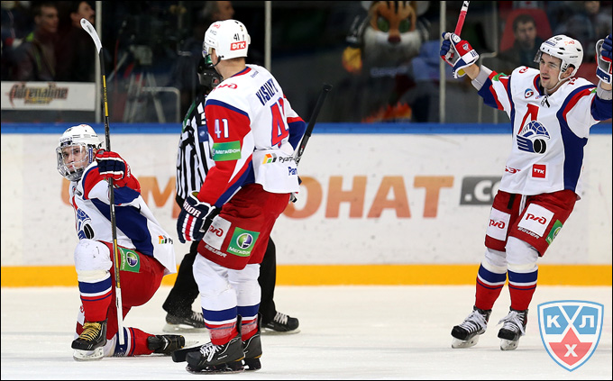 27 ноября 2013 года. Череповец. Регулярный чемпионат КХЛ. "Северсталь" — "Локомотив" — 1:2. Очередная победа ярославцев 27 ноября 2013 года. Череповец. Регулярный чемпионат КХЛ. "Северсталь" — "Локомотив" — 1:2. Очередная победа ярославцев