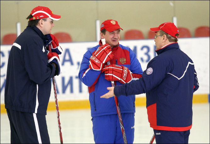 19 апреля 2011 года. Новогорск. Тренировка сборной России. Тренерский штаб, пока без Быкова. 19 апреля 2011 года. Новогорск. Тренировка сборной России. Тренерский штаб, пока без Быкова.