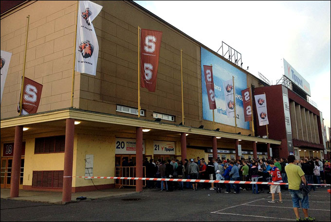 6 сентября 2012 года. Прага. Регулярный чемпионат КХЛ. "Лев" — "Динамо" Р — 2:1 6 сентября 2012 года. Прага. Регулярный чемпионат КХЛ. "Лев" — "Динамо" Р — 2:1