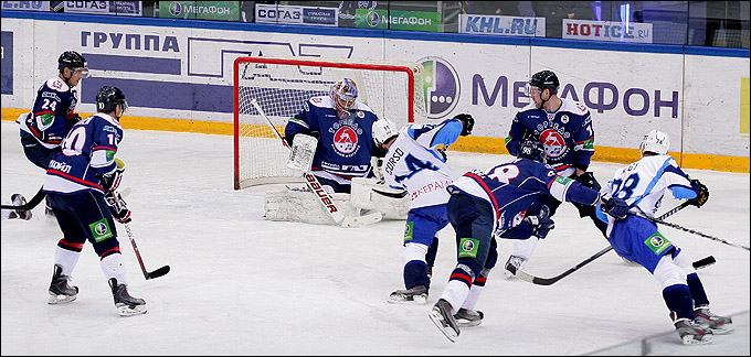 6 февраля 2012 года. Нижний Новгород. Регулярный чемпионат КХЛ. "Торпедо" — "Динамо" (Минск) — 3:2 6 февраля 2012 года. Нижний Новгород. Регулярный чемпионат КХЛ. "Торпедо" — "Динамо" (Минск) — 3:2
