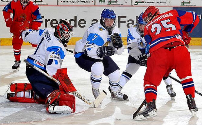 21 апреля 2011 года. Криммитшау. Чемпионат мира U-18. 1/4 финала. Россия – Финляндия – 5:2. 21 апреля 2011 года. Криммитшау. Чемпионат мира U-18. 1/4 финала. Россия – Финляндия – 5:2.
