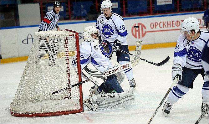 20 ноября 2011 года. Орск. Регулярный чемпионат ВХЛ. "Южный Урал" — ХК "Рязань" — 4:1 20 ноября 2011 года. Орск. Регулярный чемпионат ВХЛ. "Южный Урал" — ХК "Рязань" — 4:1